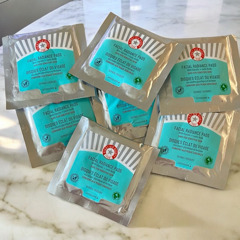 💎 x7 Packs of 10 First Aid Beauty Facial Radiance Pads Glycolic Lactic Pads